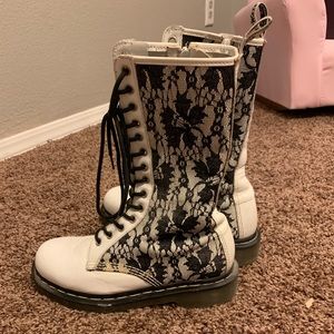 Dr. Martens 14 eye boots white with black lace